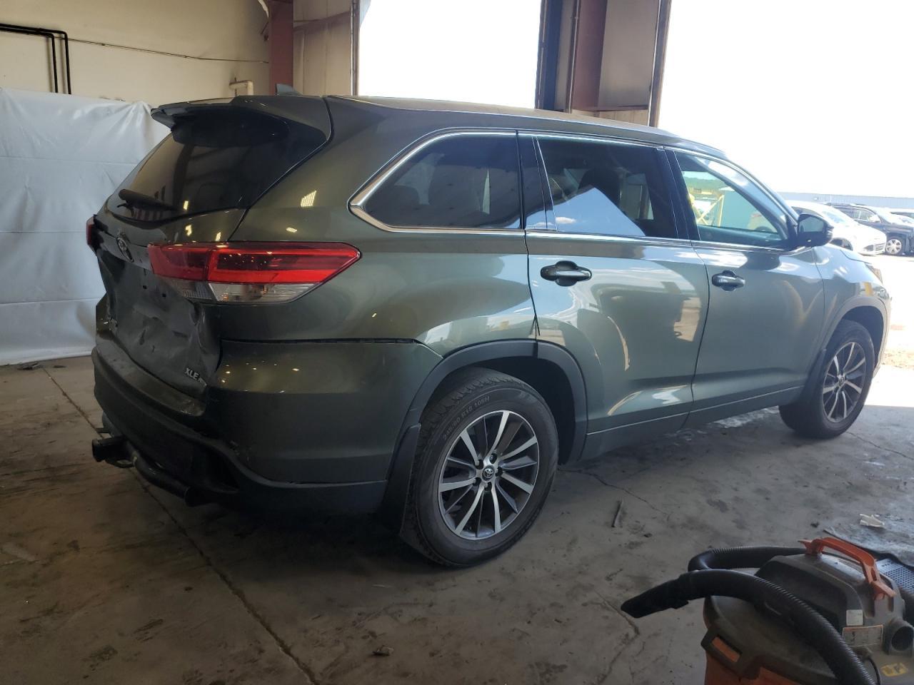 2018 Toyota Highlander Se - Фото 3