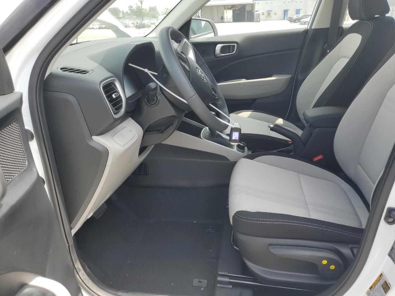 2025 Hyundai Venue Sel - Image 7