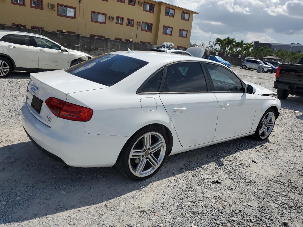 2010 Audi A4 Premium - Фото 3