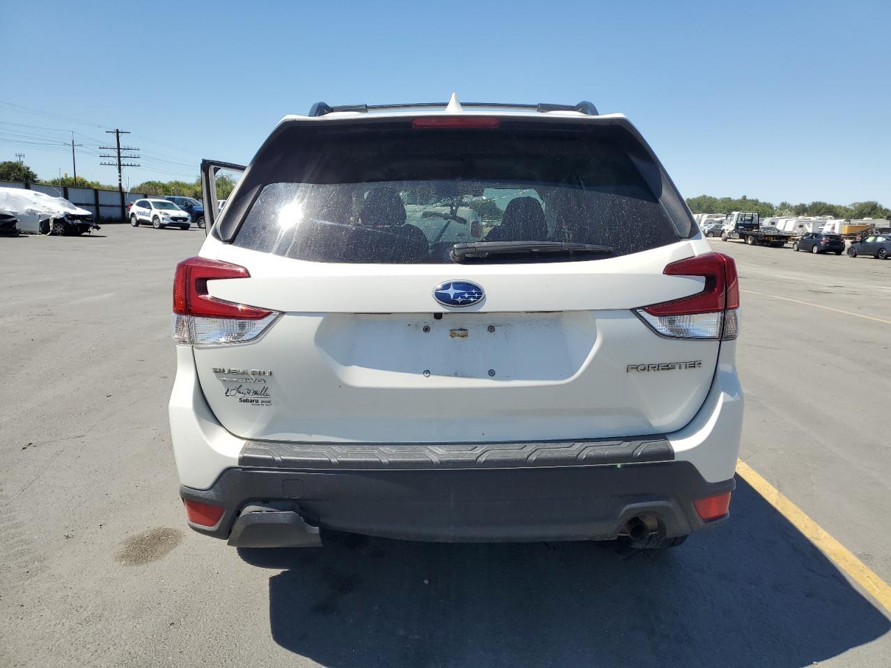 2019 Subaru Forester Premium - Image 6