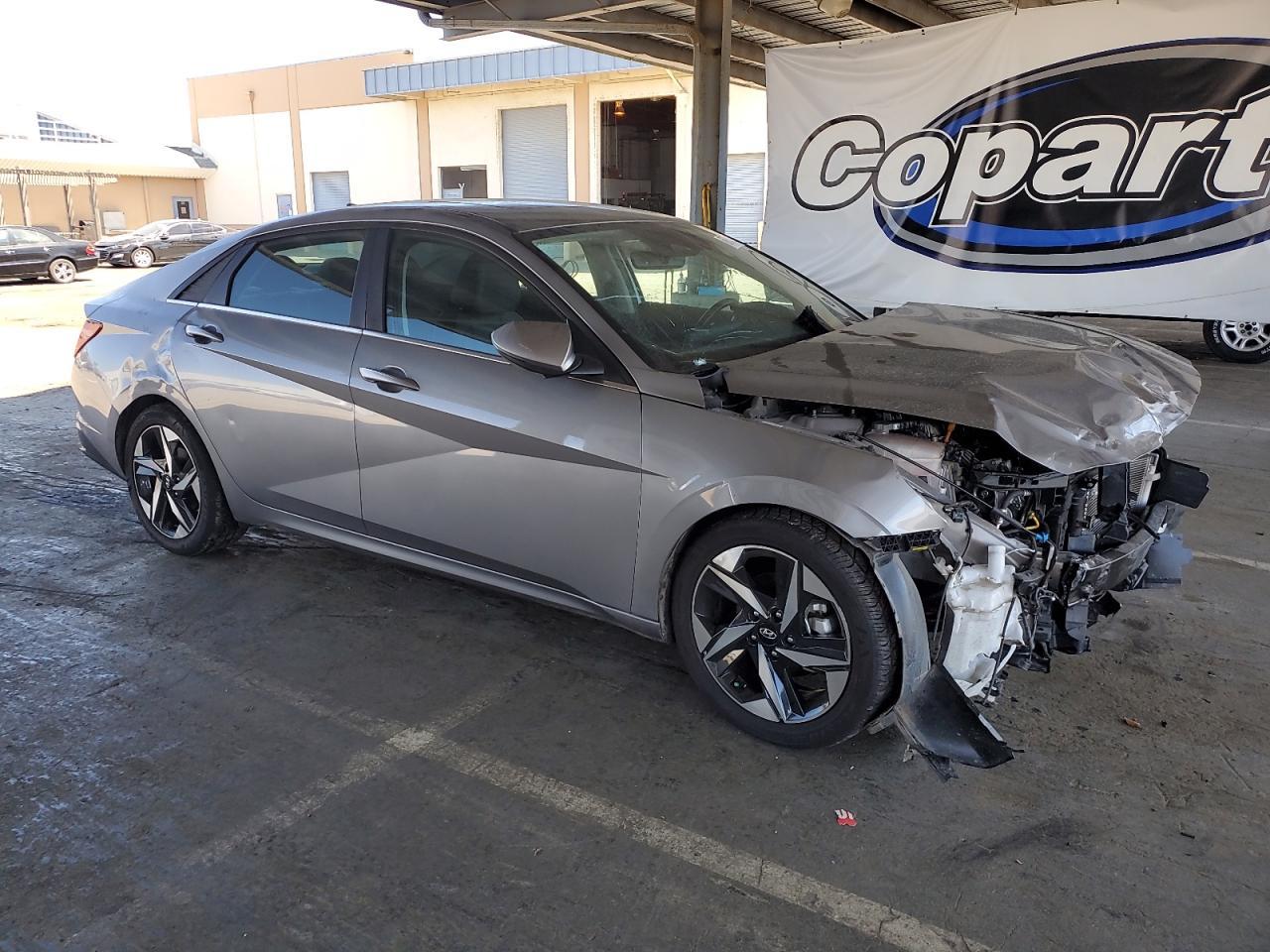 2023 Hyundai Elantra Limited - Image 4