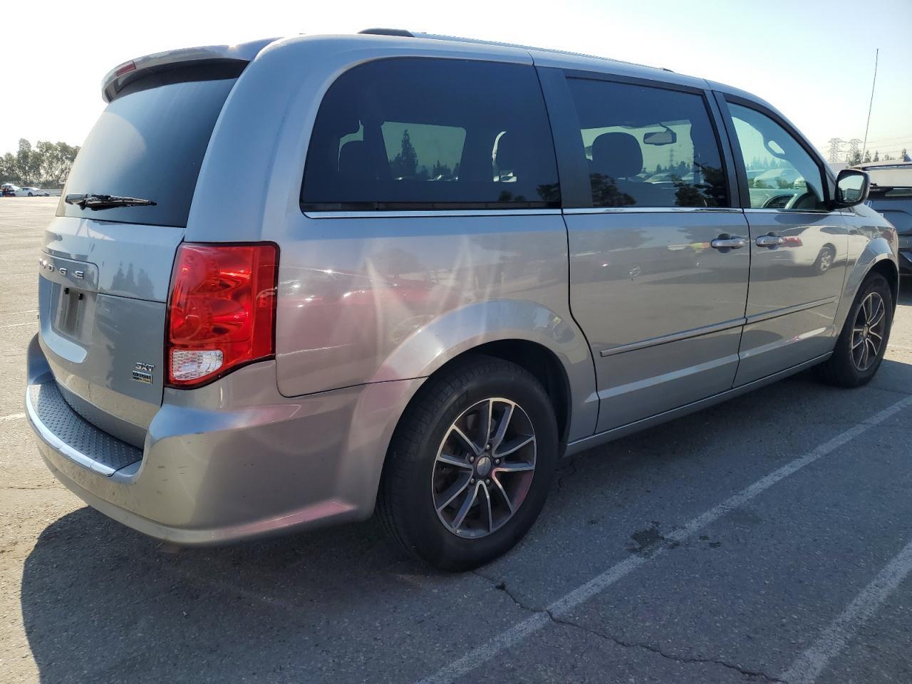2017 Dodge Grand Caravan Sxt - Фото 3