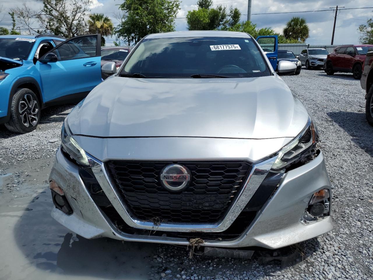 2020 Nissan Altima Platinum - Image 5