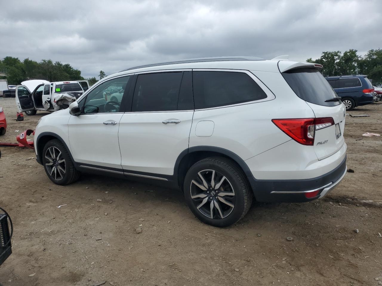 2020 Honda Pilot Touring - Image 2