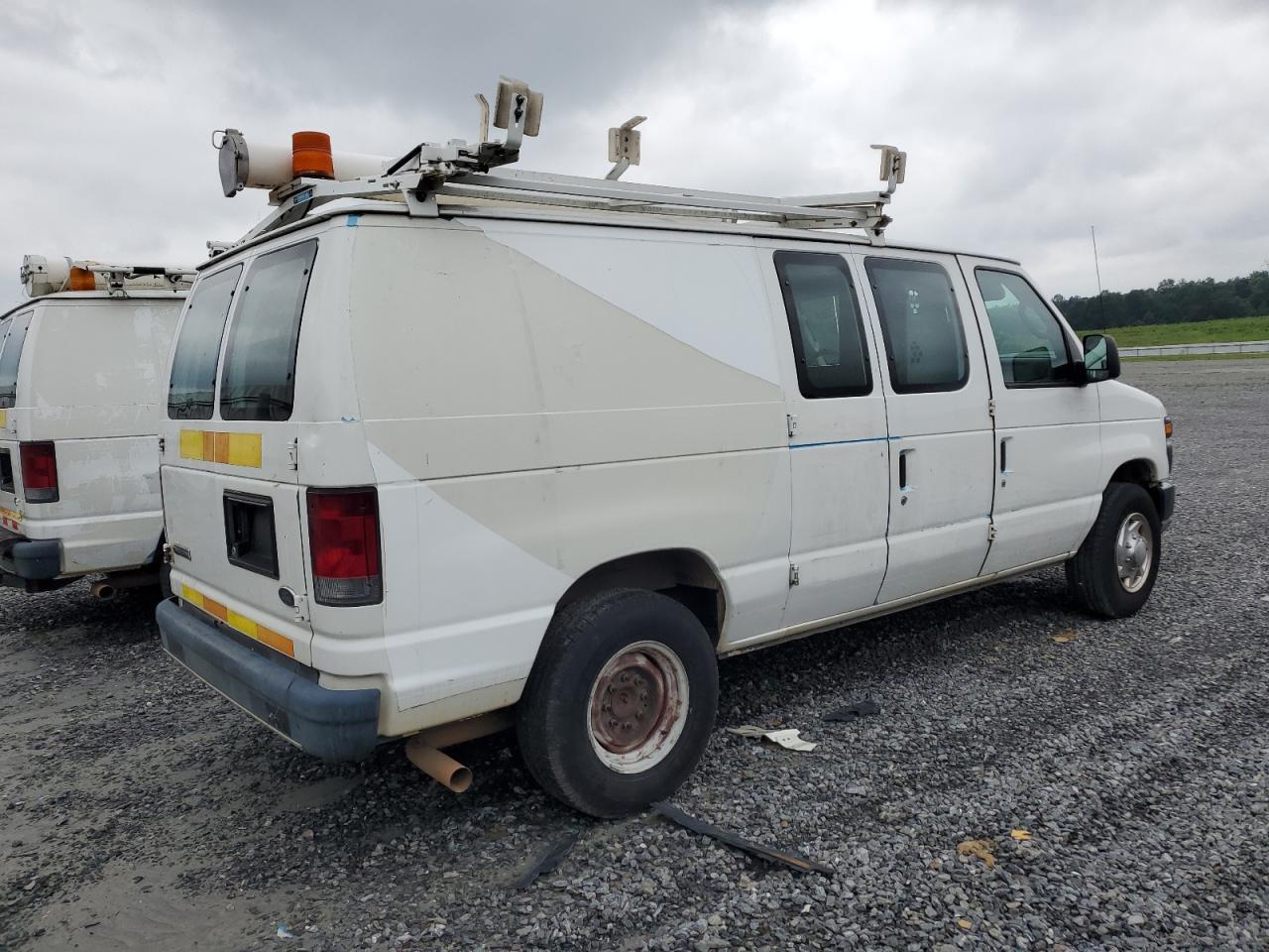 2010 Ford Econoline E250 Van - Image 3