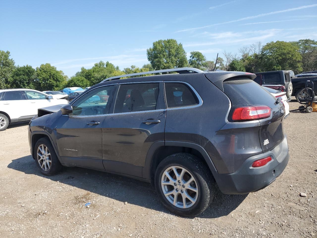 2017 Jeep Cherokee Latitude - Image 2