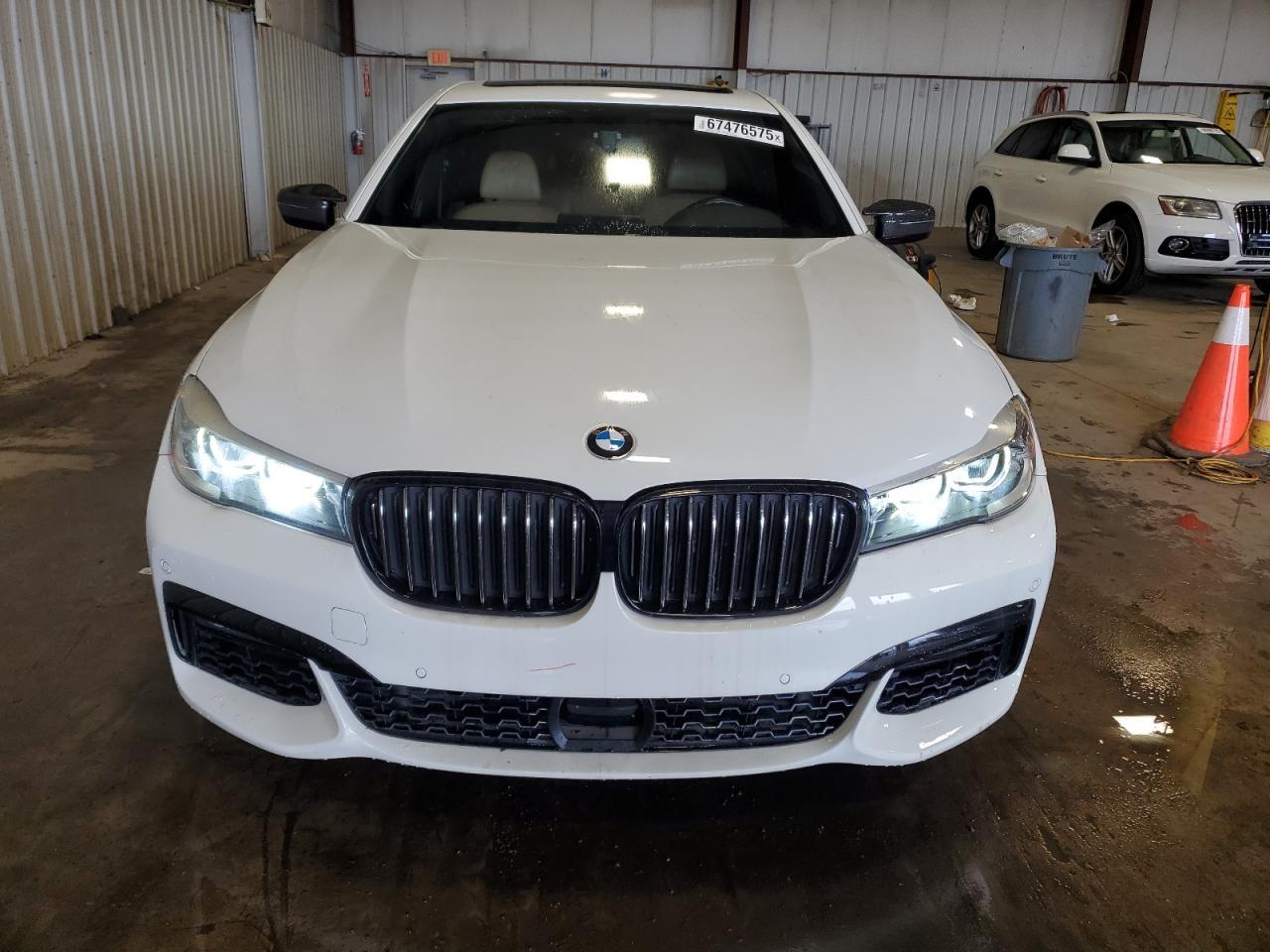 2016 BMW 740 I - Фото 5