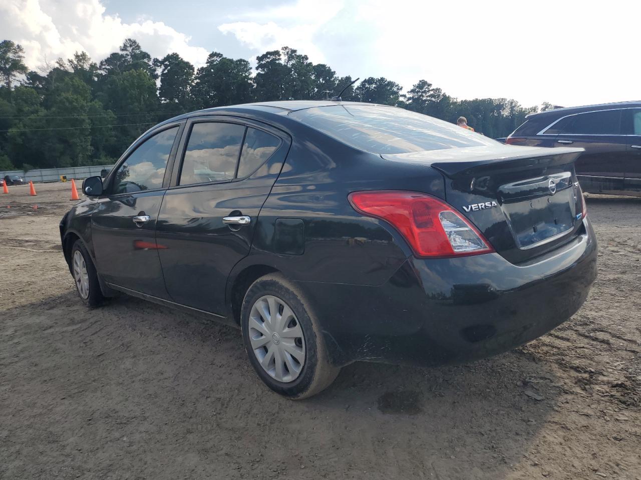 2012 Nissan Versa S - Фото 2