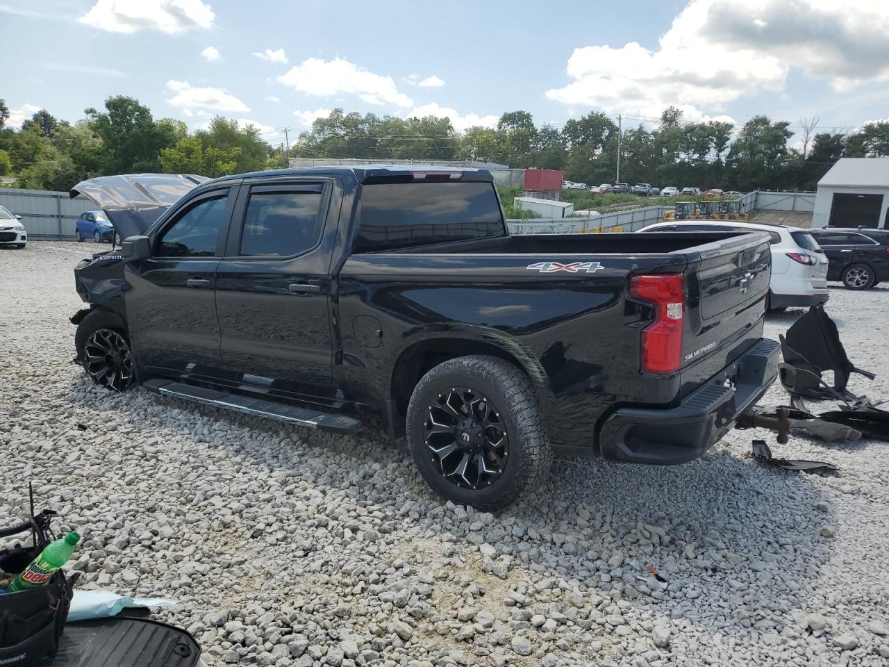 2022 Chevrolet Silverado Ltd K1500 Custom - Фото 2