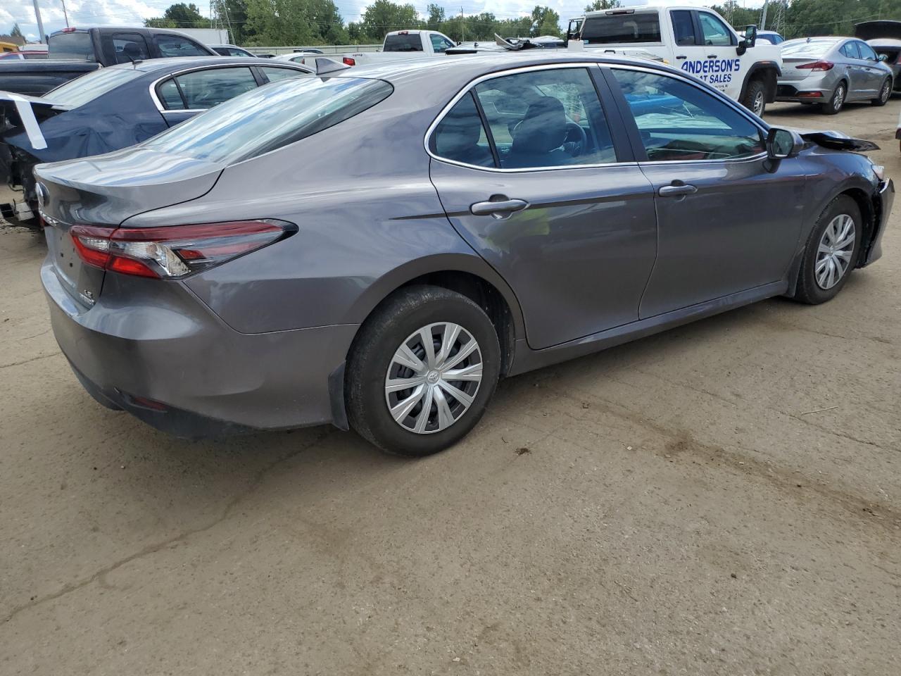 2022 Toyota Camry Le - Фото 3