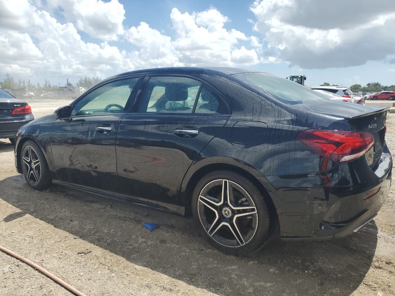 2020 Mercedes-Benz A 220 - Фото 2