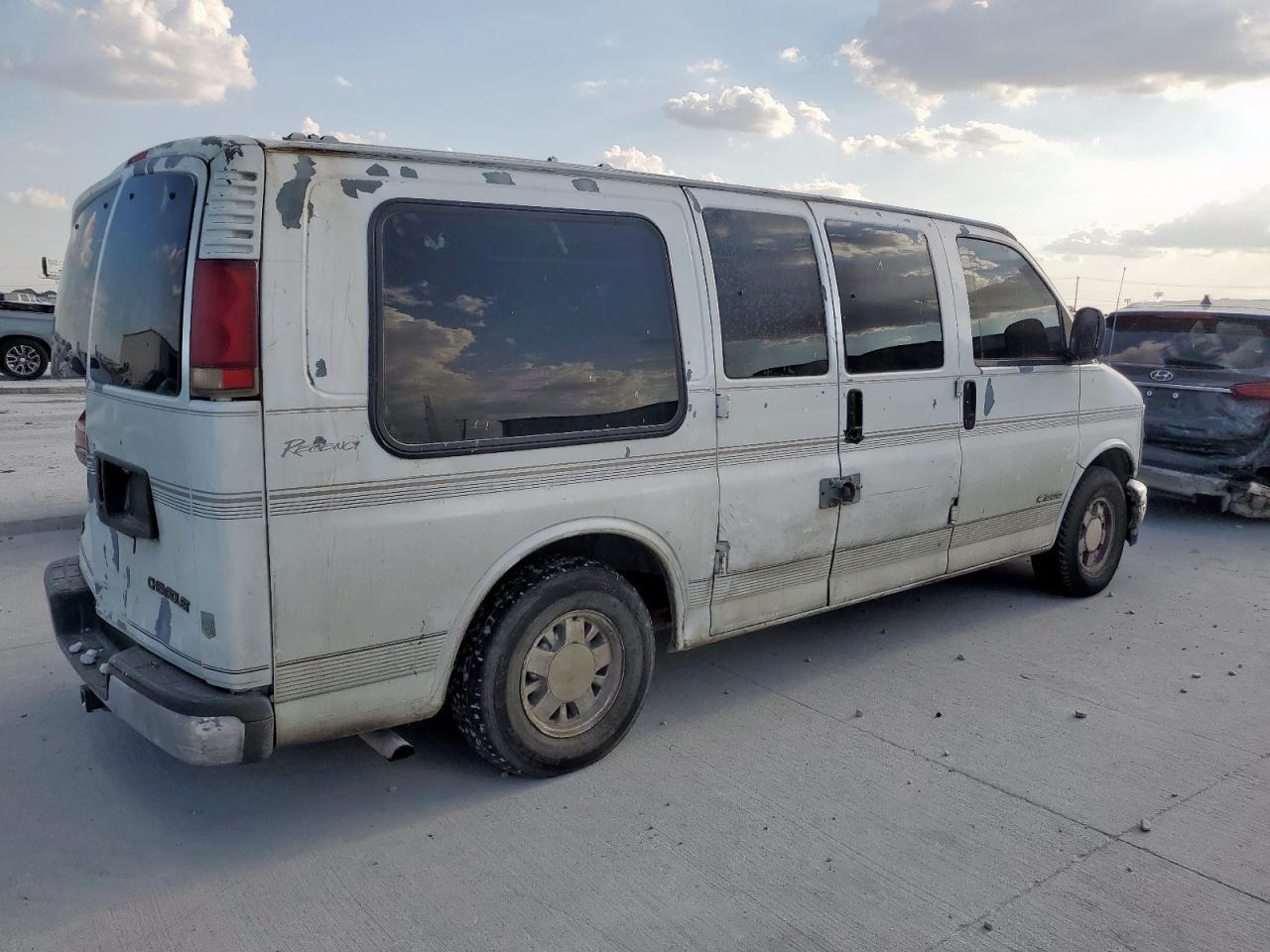 1999 Chevrolet Express G1500 - Фото 3
