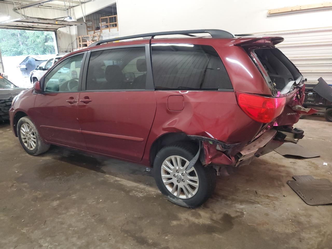 2010 Toyota Sienna Xle - Фото 2