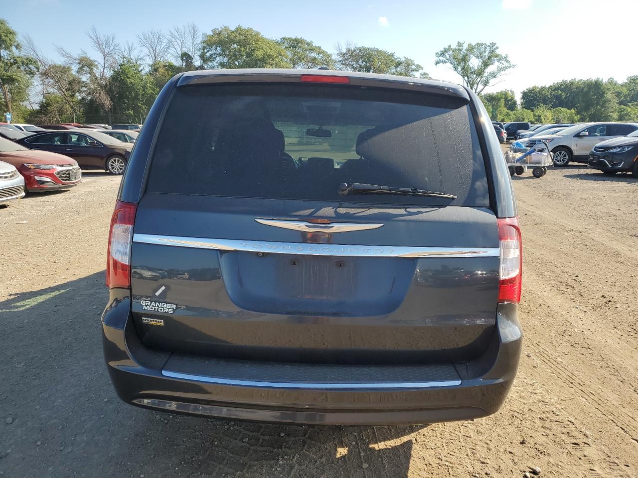 2013 Chrysler Town & Country Touring - Image 6