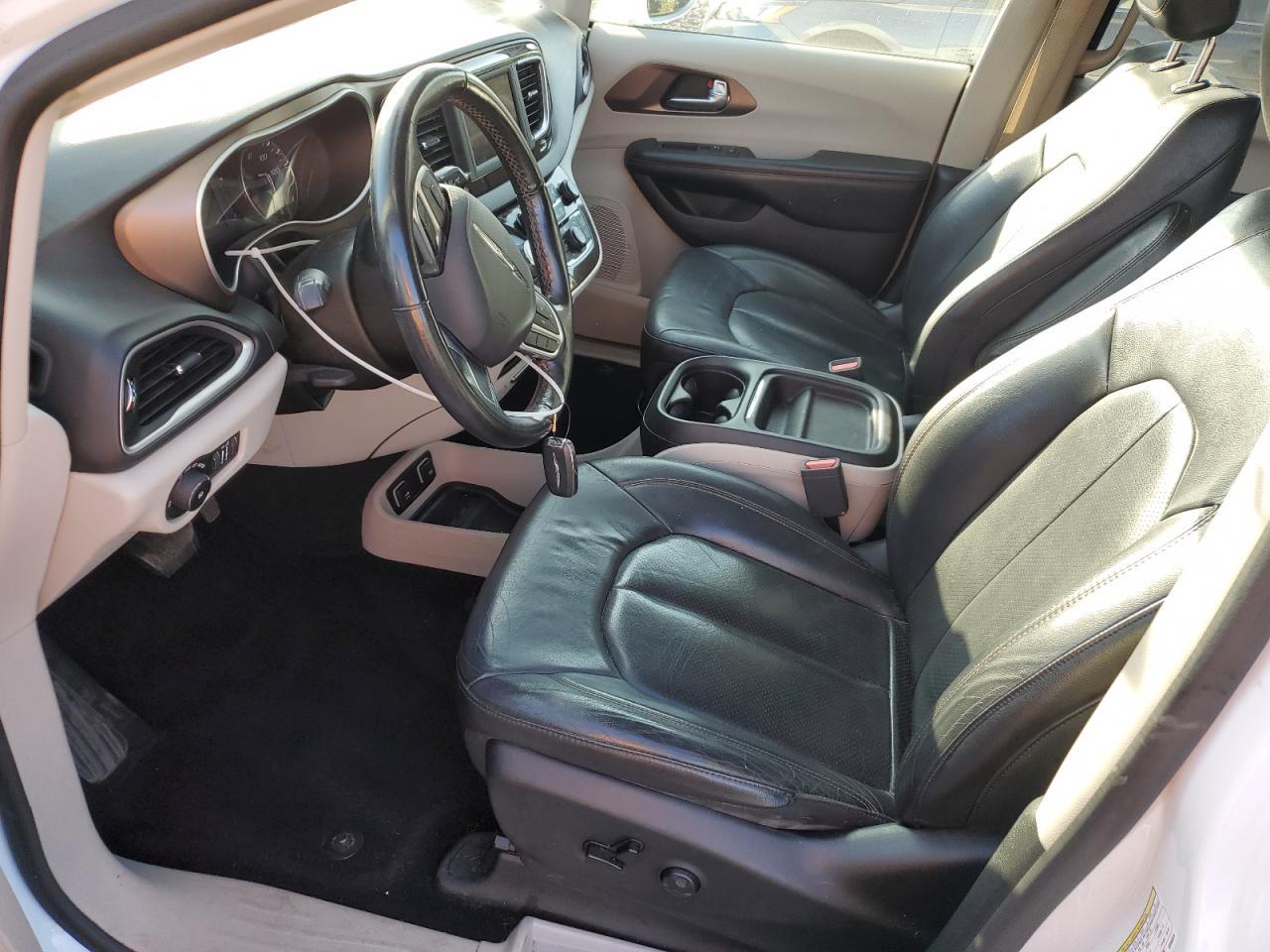 2019 Chrysler Pacifica Touring L - Image 7