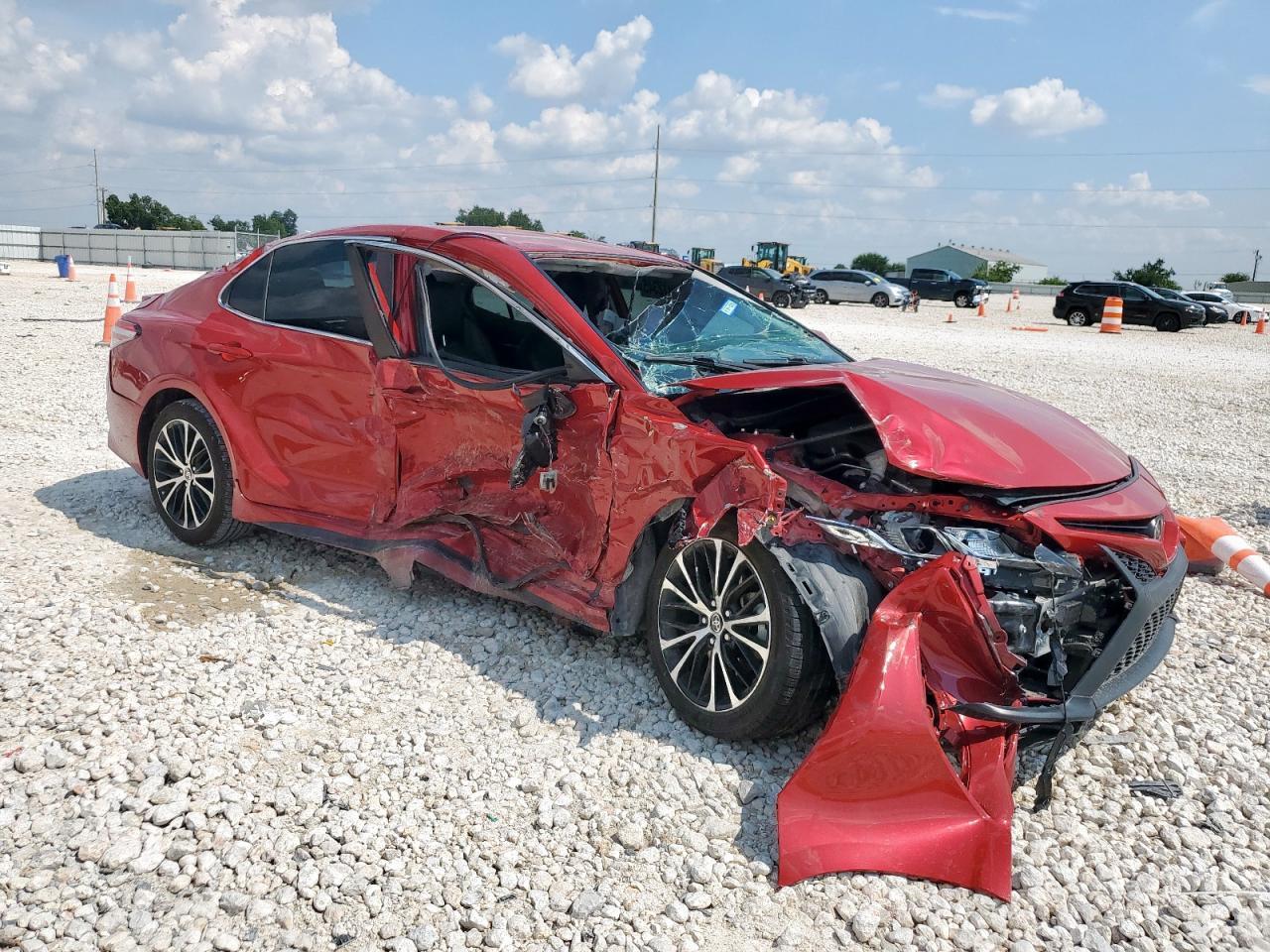 2020 Toyota Camry Se - Фото 4