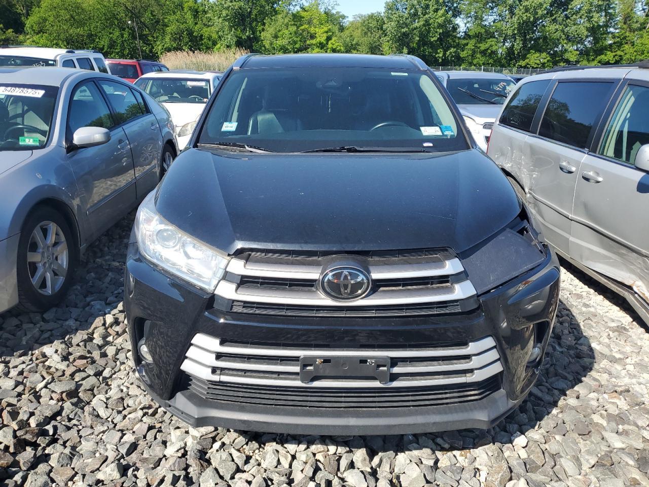 2018 Toyota Highlander Se - Фото 5