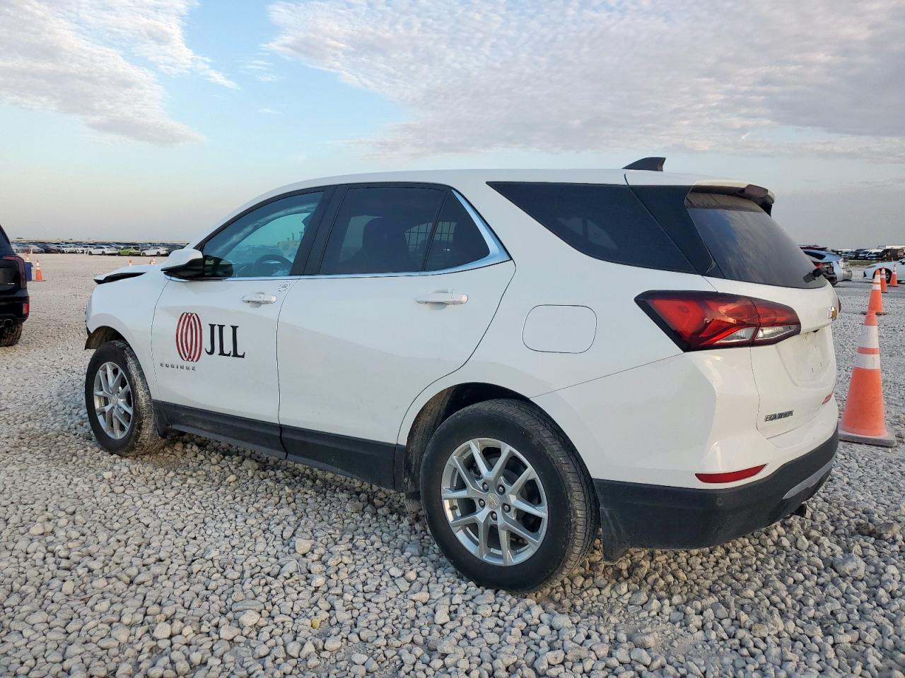 2023 Chevrolet Equinox Lt - Image 2