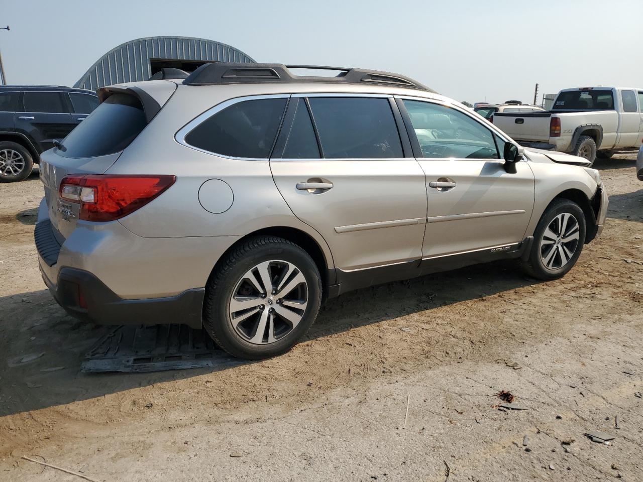 2018 Subaru Outback 3.6R Limited - Image 3