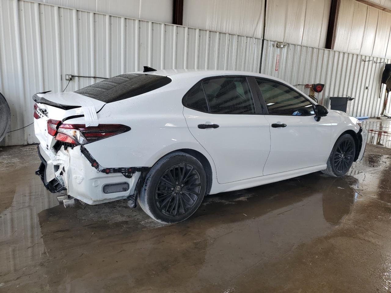 2021 Toyota Camry Se - Фото 3