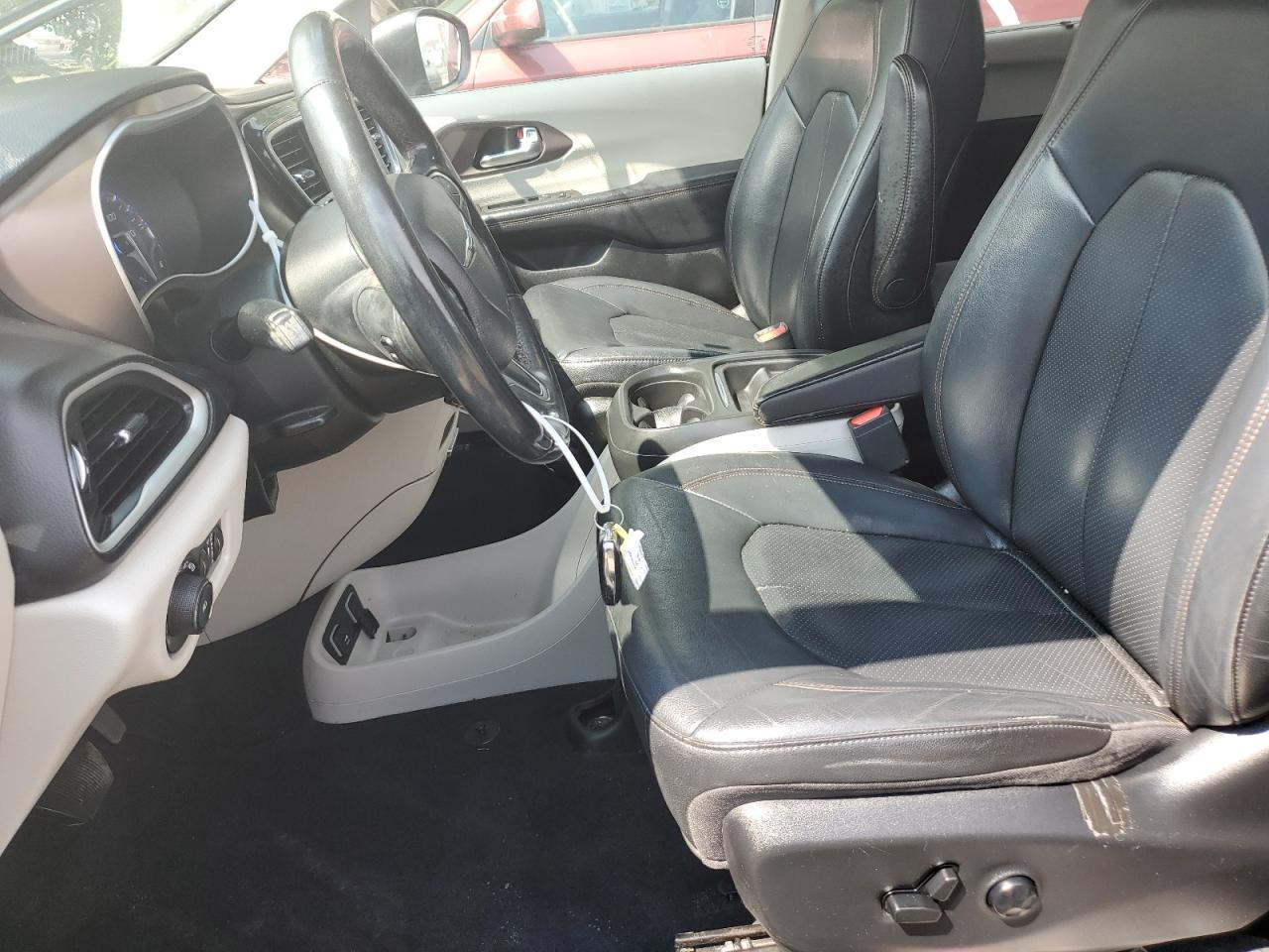 2019 Chrysler Pacifica Touring L - Image 7