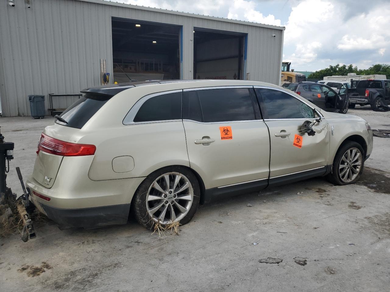 2011 Lincoln Mkt - Image 3