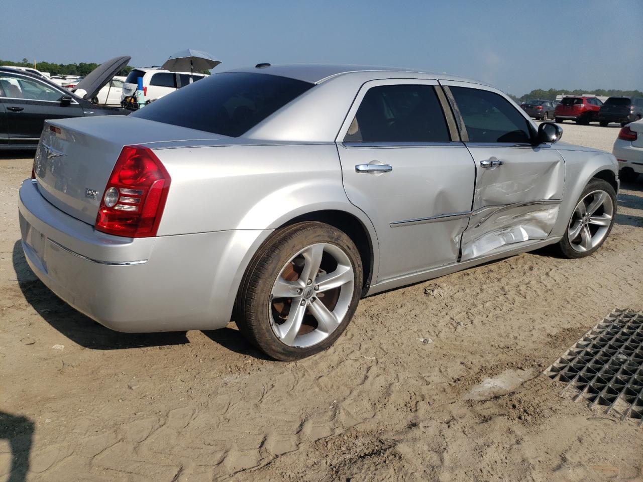 2010 Chrysler 300 Touring - Image 3