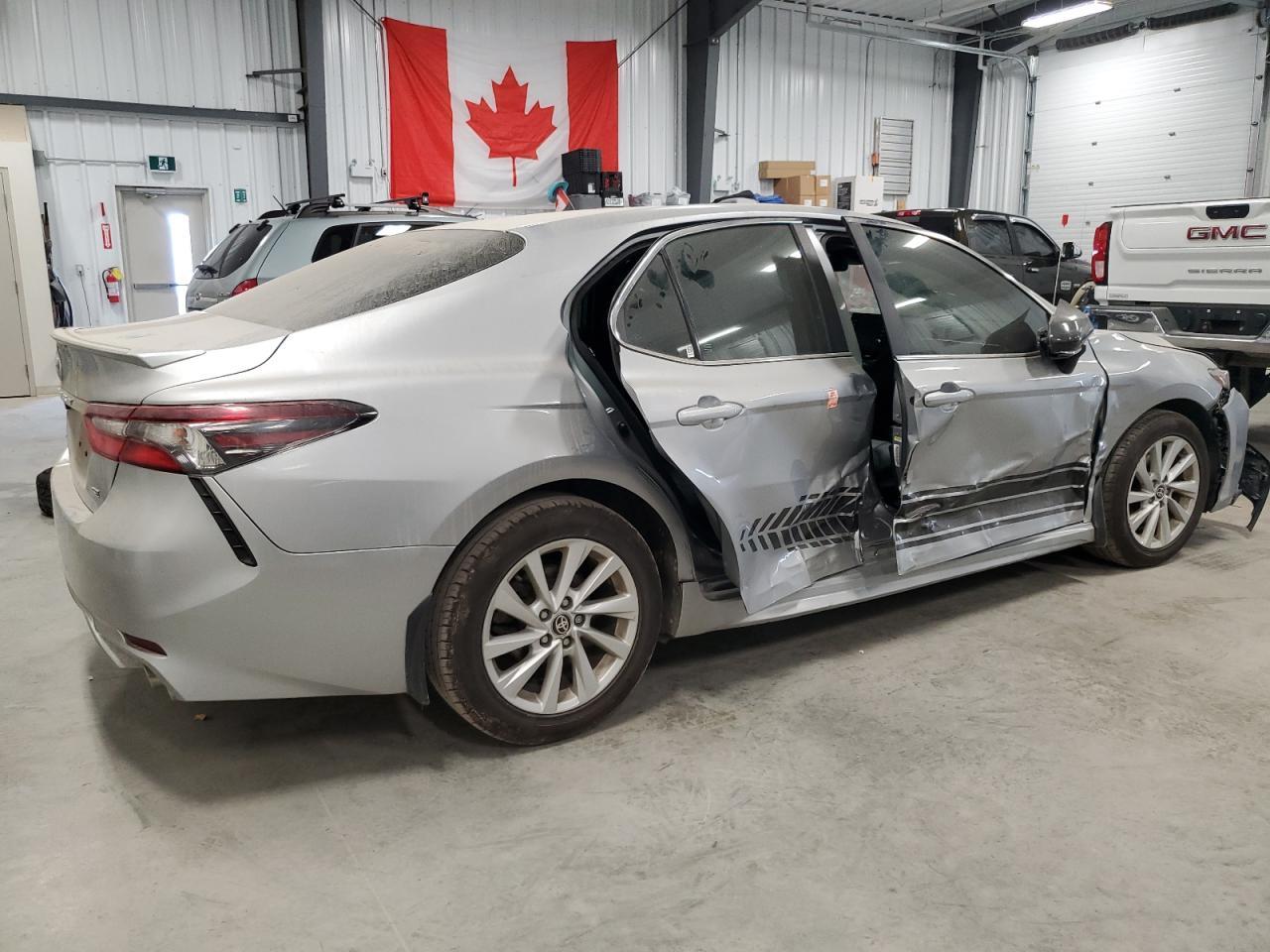 2021 Toyota Camry Se - Фото 3