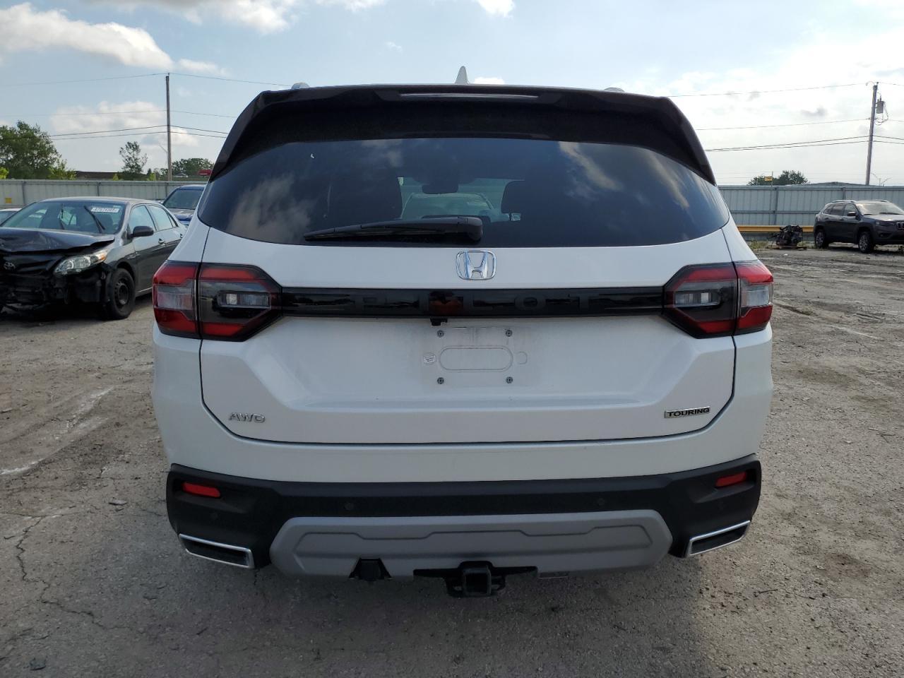 2025 Honda Pilot Touring - Image 6
