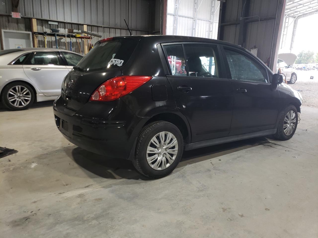2010 Nissan Versa S - Фото 3