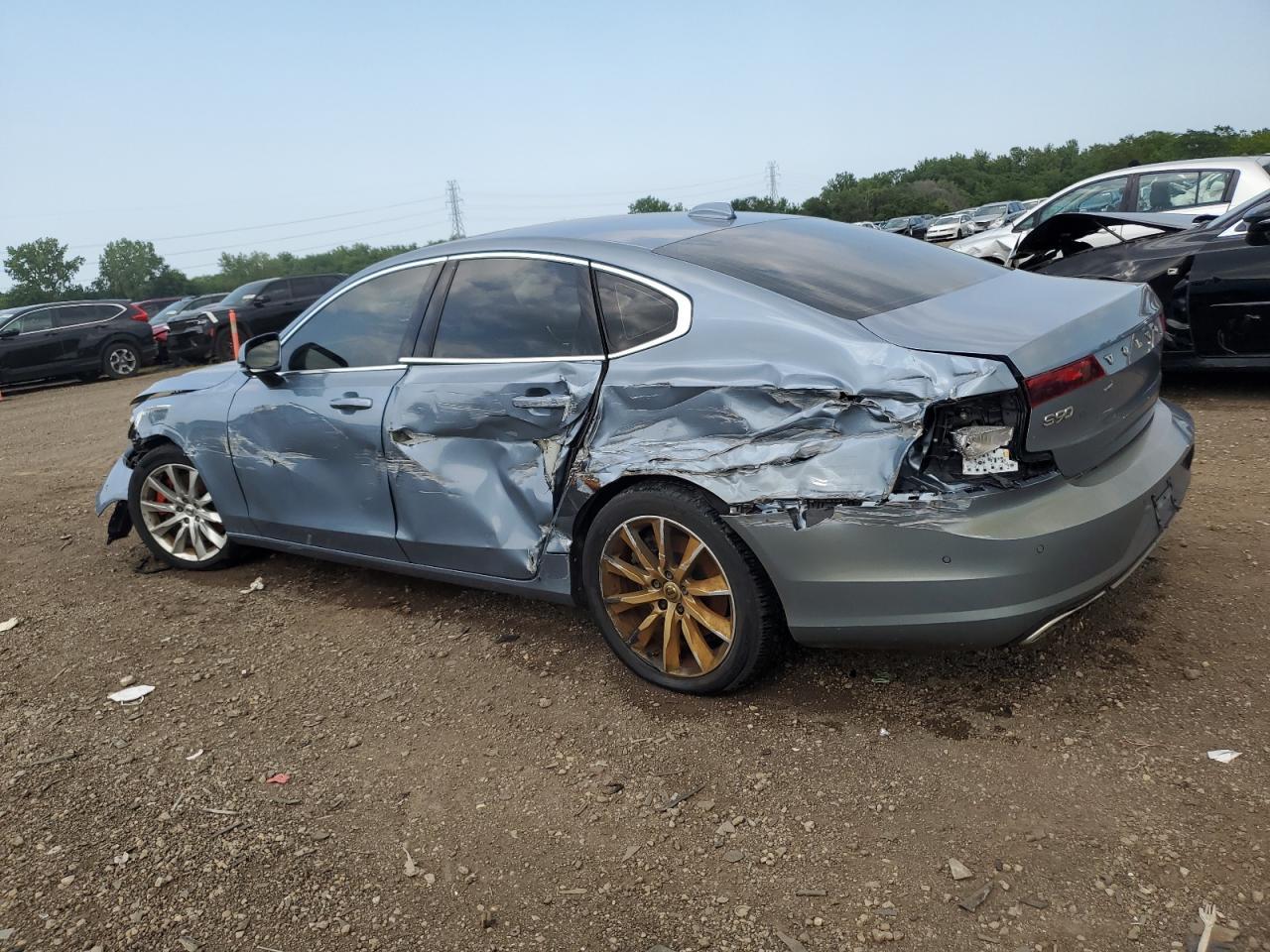 2017 Volvo S90 T6 Momentum - Image 2