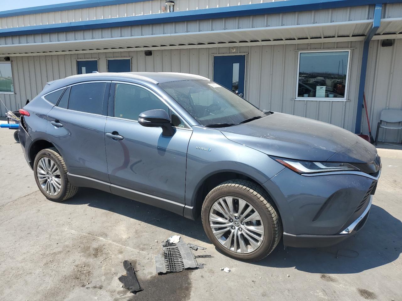 2021 Toyota Venza Le - Image 4