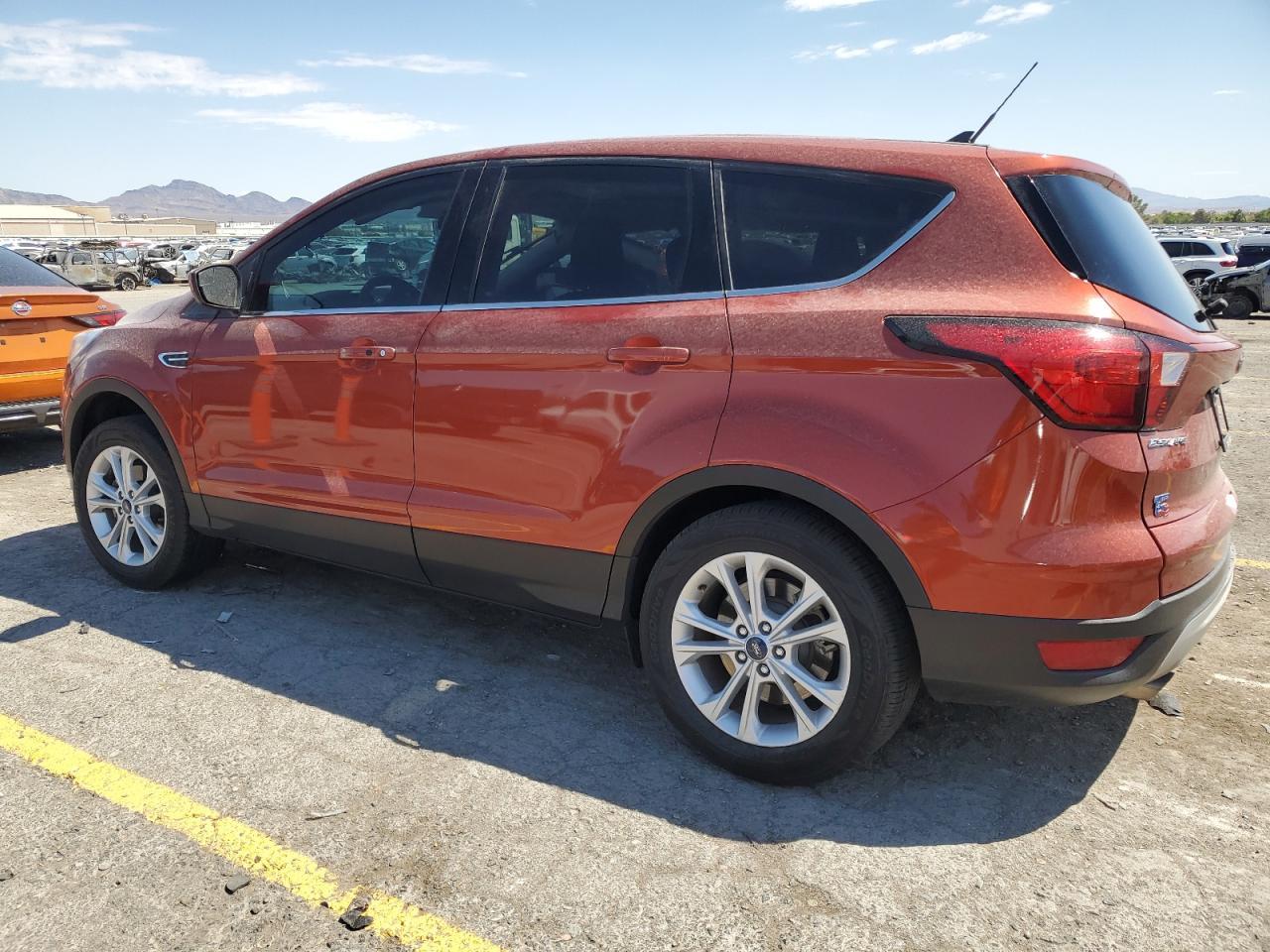 2019 Ford Escape Se - Фото 2