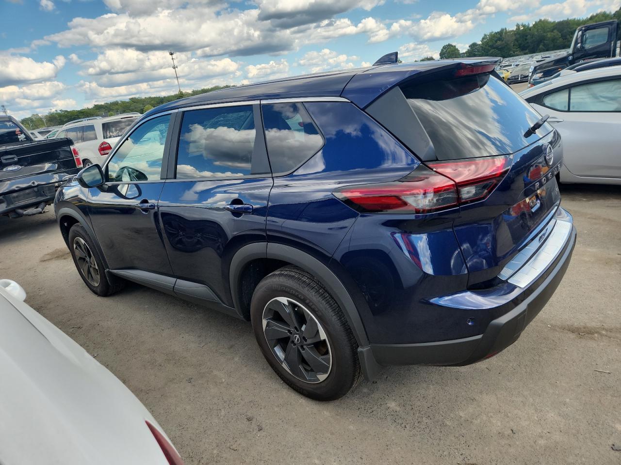 2025 Nissan Rogue Sv - Image 2