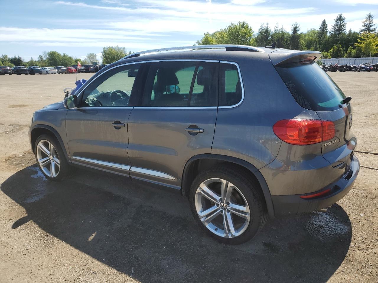 2013 Volkswagen Tiguan S - Image 2