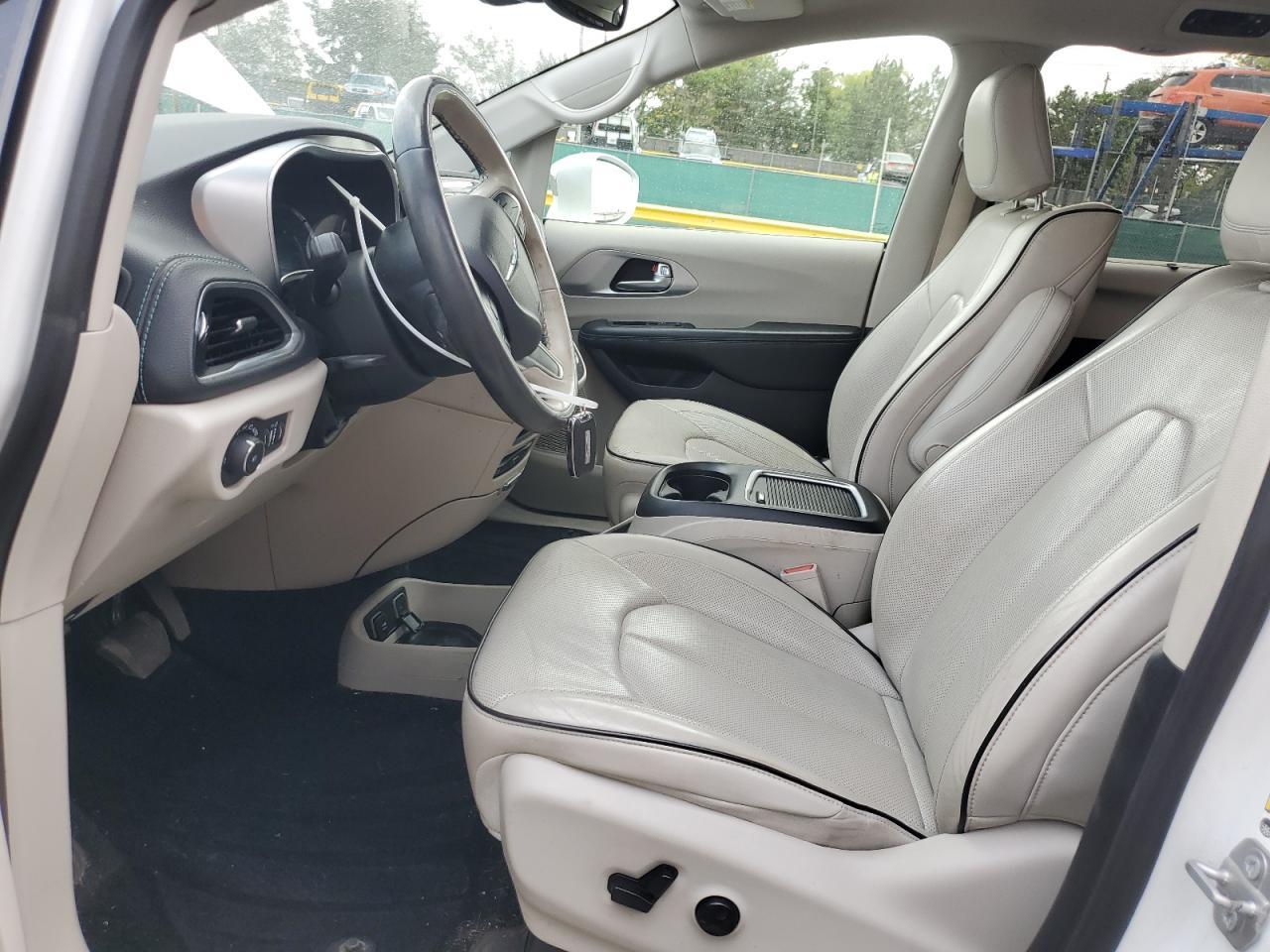 2020 Chrysler Pacifica Hybrid Limited - Image 7