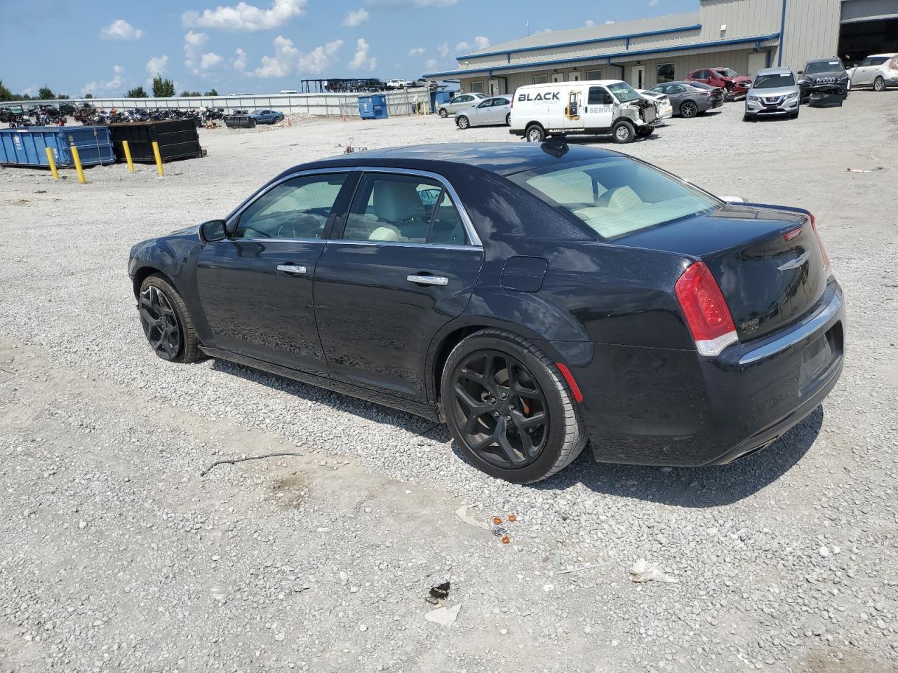 2015 Chrysler 300C - Фото 2
