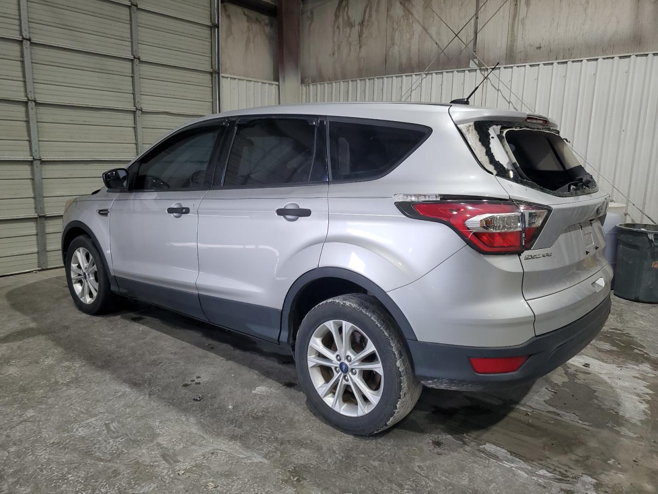 2017 Ford Escape S - Фото 2