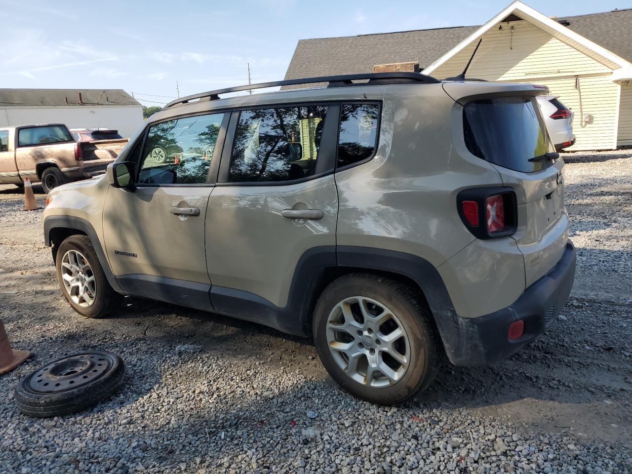 2015 Jeep Renegade Latitude - Image 2