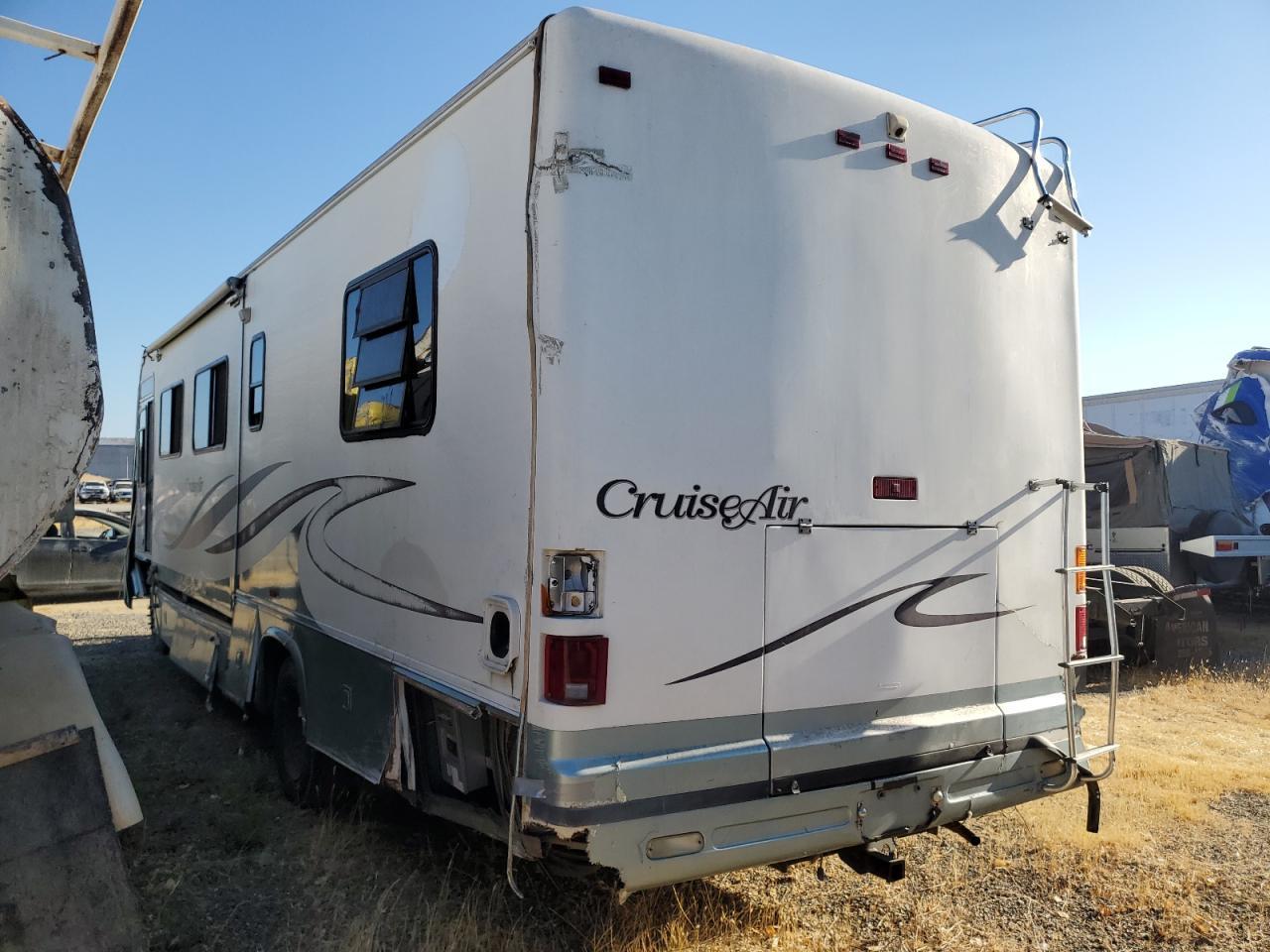 2000 Ford F550 Super Duty Stripped Chassis - Фото 3