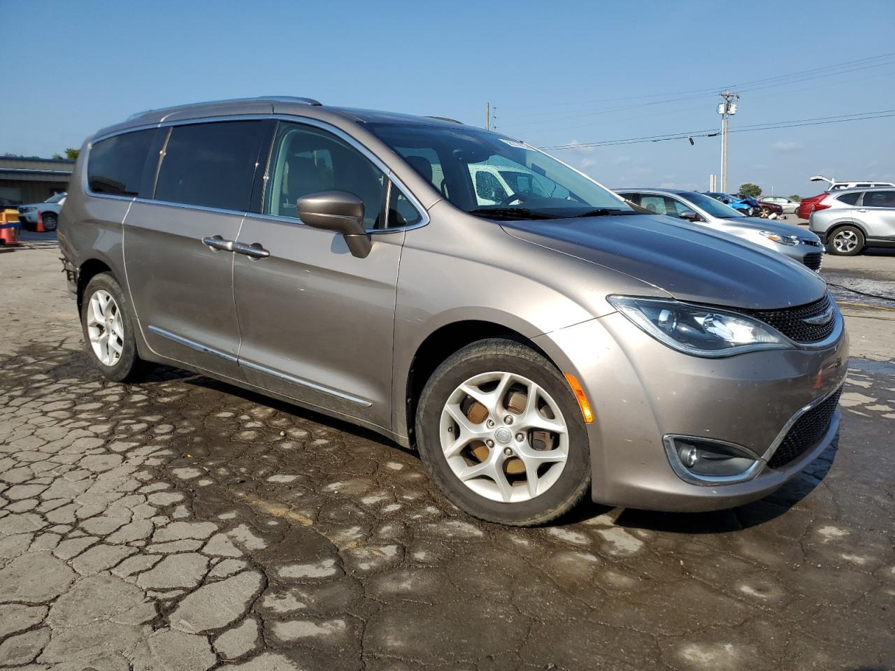 2018 Chrysler Pacifica Touring L Plus - Фото 4