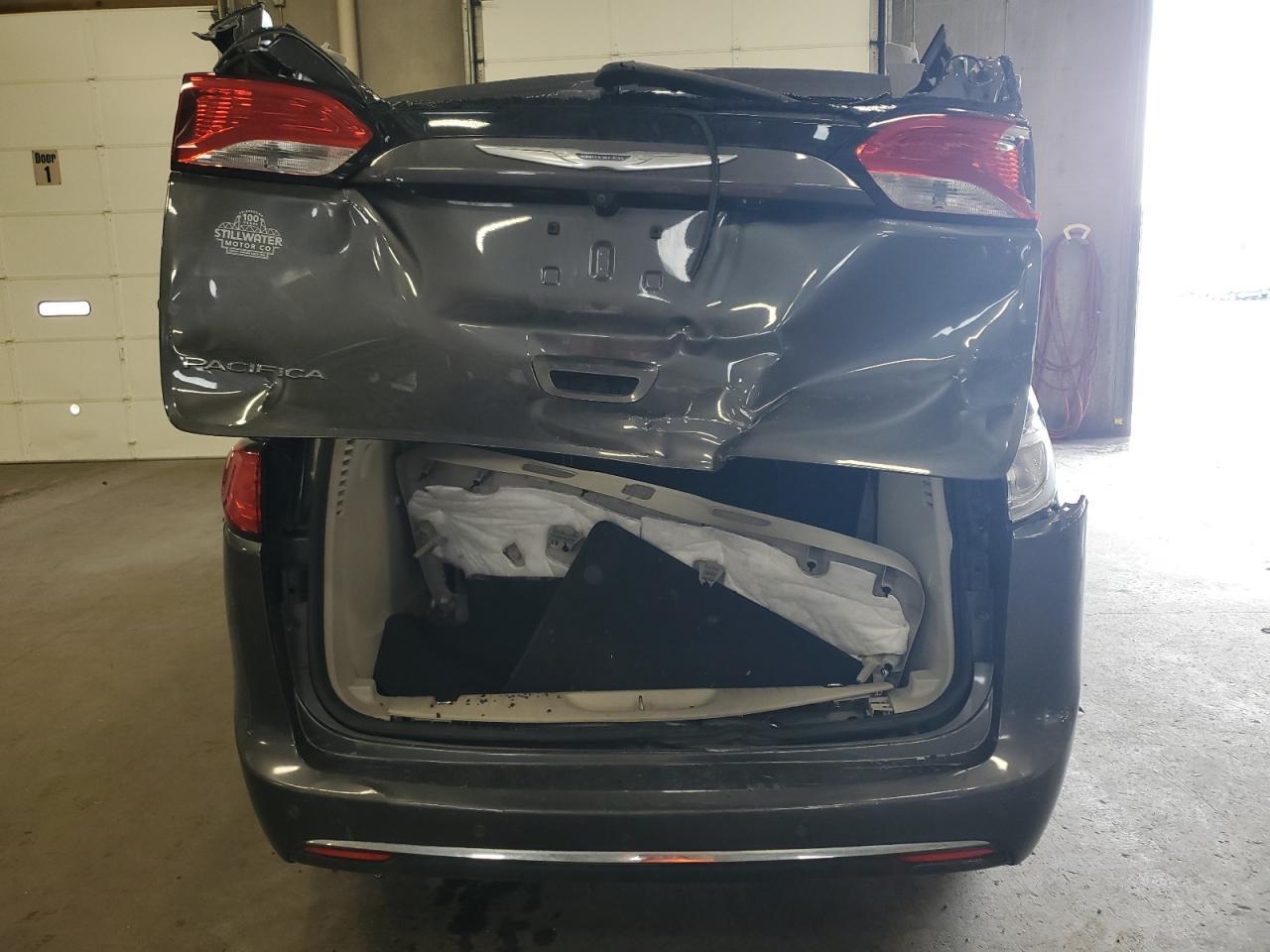 2018 Chrysler Pacifica Touring L - Image 6