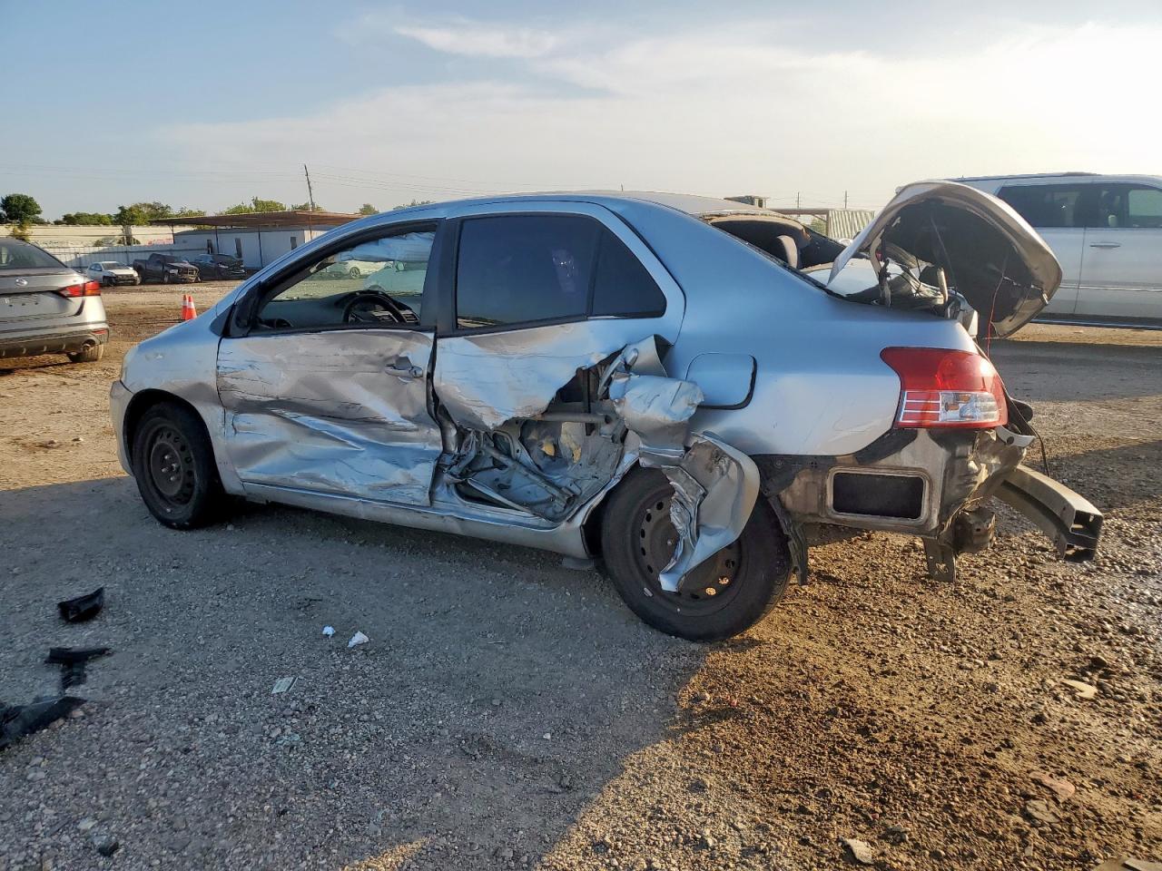 2012 Toyota Yaris - Фото 2