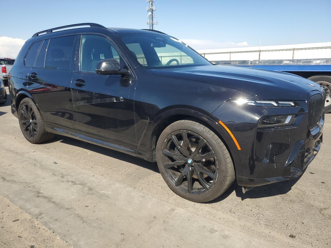 2025 BMW X7 xDrive40I - Image 4