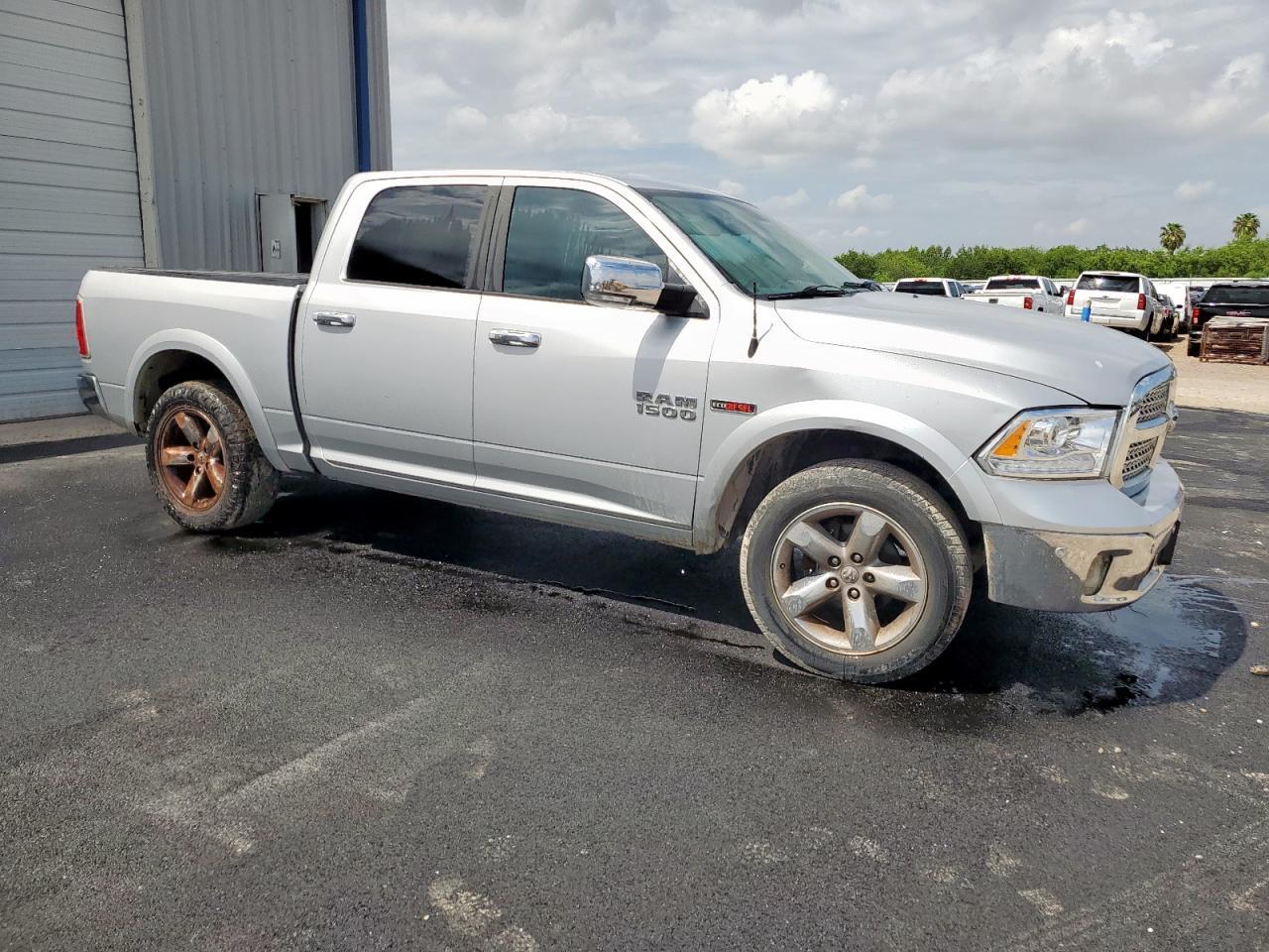 2015 Ram 1500 Laramie - Image 4