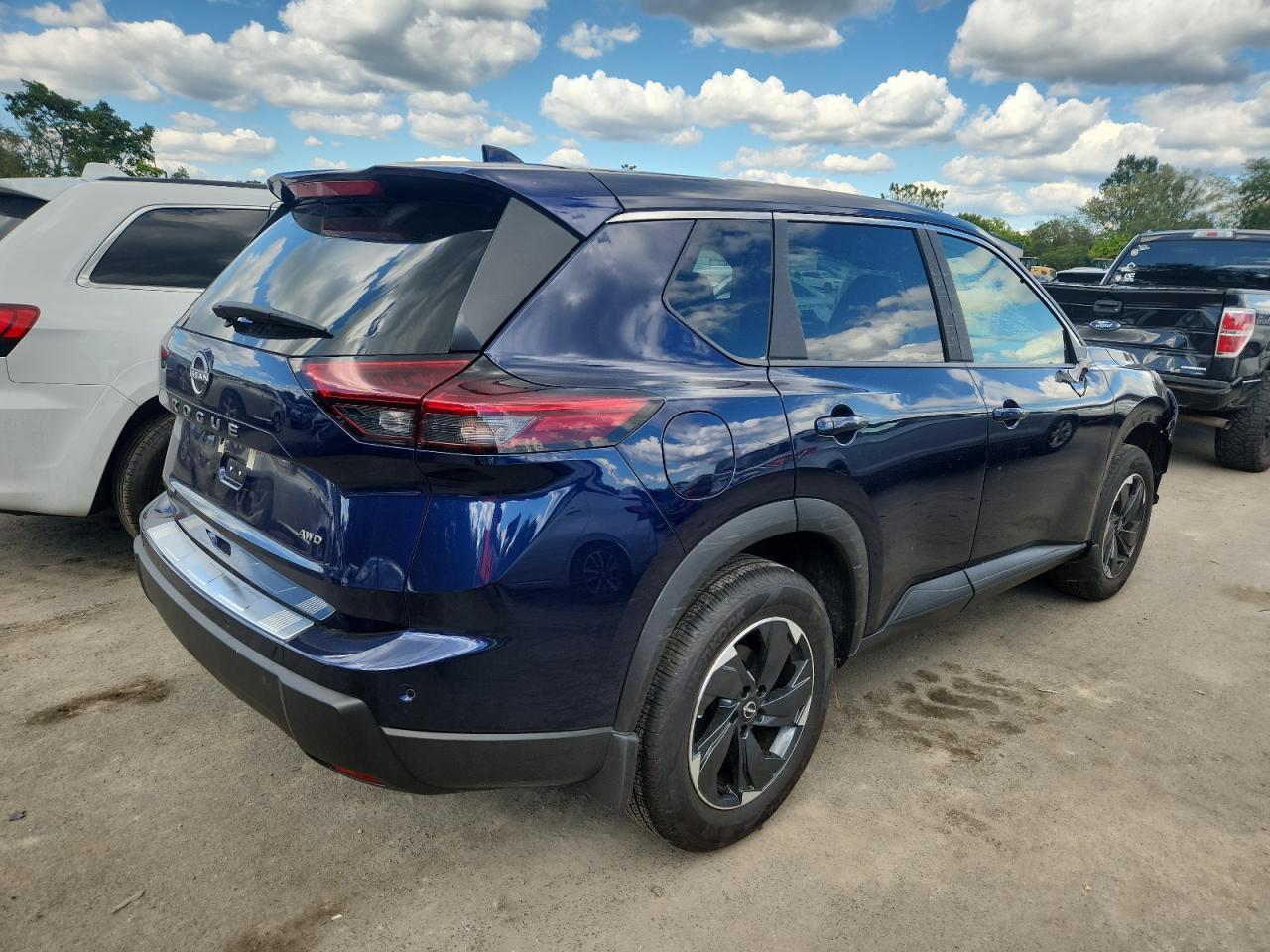 2025 Nissan Rogue Sv - Image 3