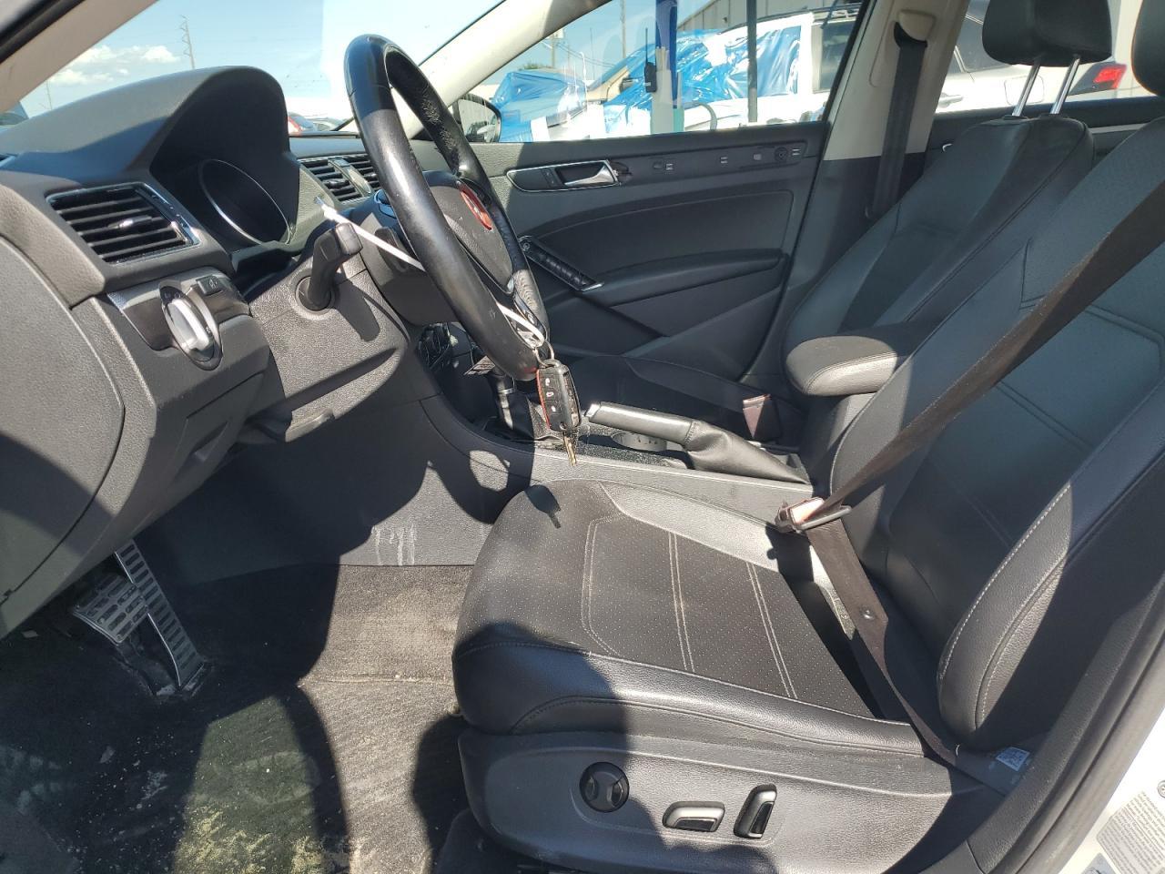 2017 Volkswagen Passat R-Line - Фото 7