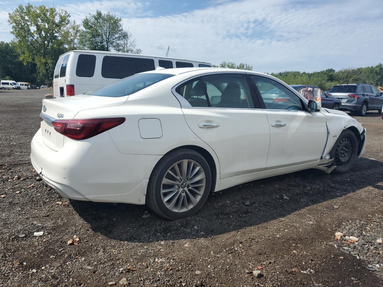 2019 Infiniti Q50 Luxe - Фото 3