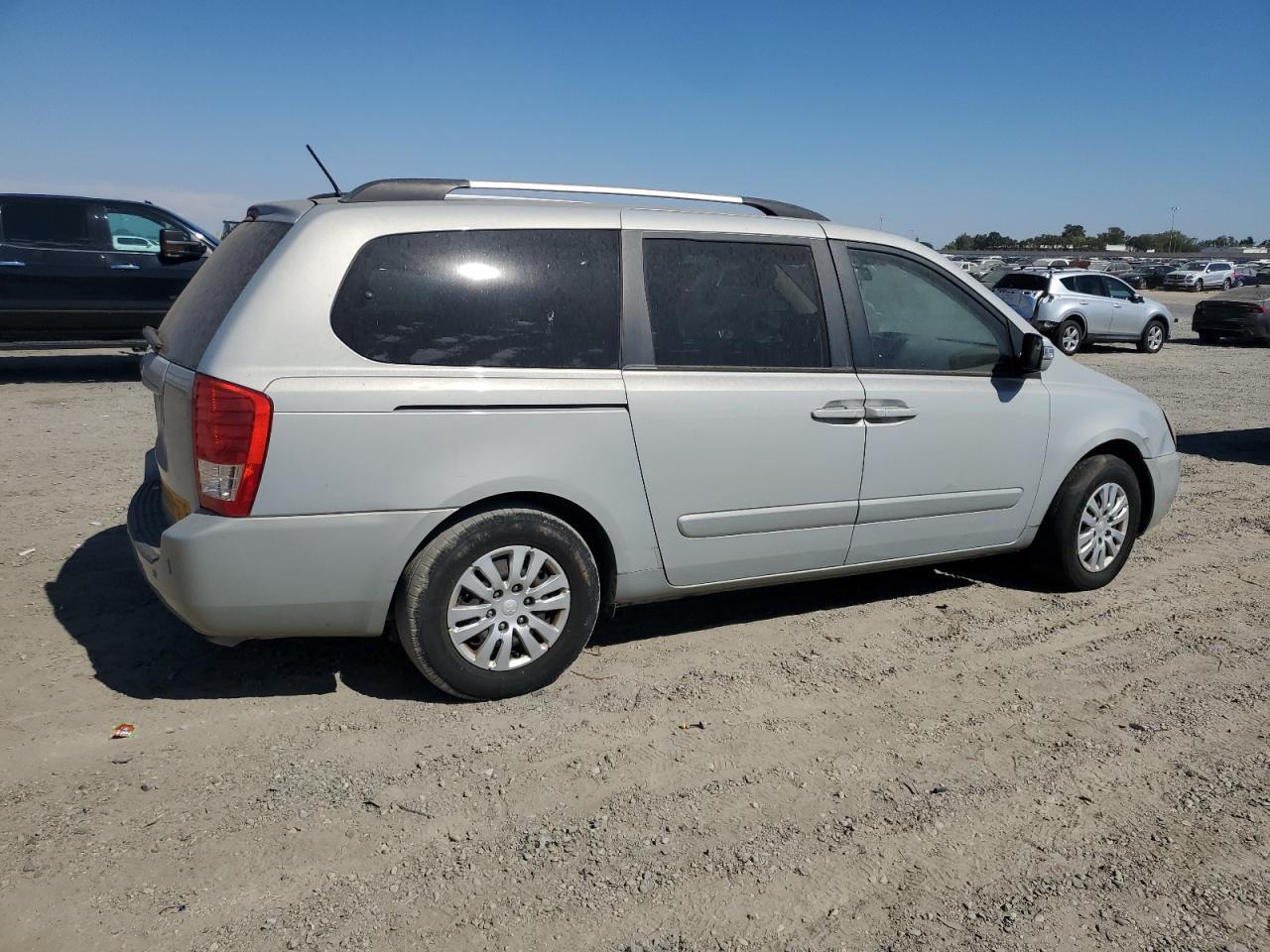 2014 Kia Sedona Lx - Фото 3