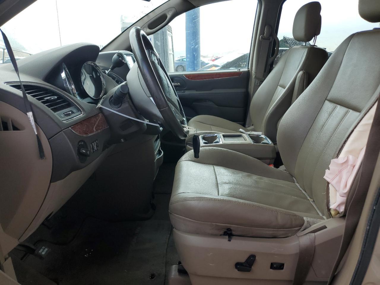 2013 Chrysler Town & Country Touring - Фото 7